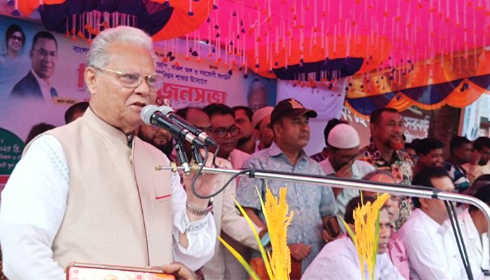 শেখ হাসিনা পালিয়ে গেলেও তার প্রেতাত্মারা রয়ে গেছে : আলতাফ হোসেন 